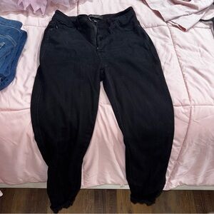 Judy Blue Black High-Waisted Pants
5/27
Worn a few times